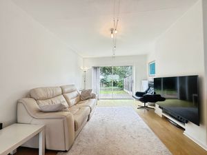 Lounge- click for photo gallery